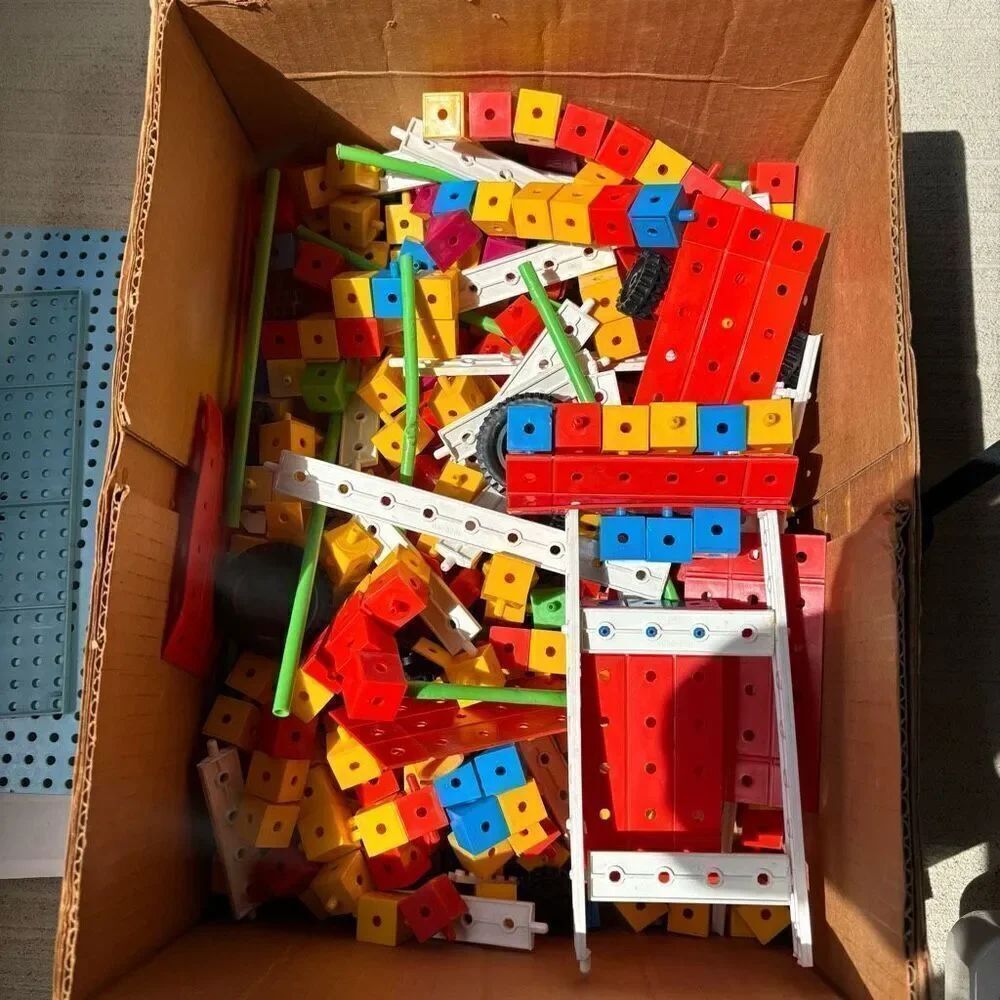 Huge Lot Of Vintage Mattel Tog’l Building Blocks & Accessories